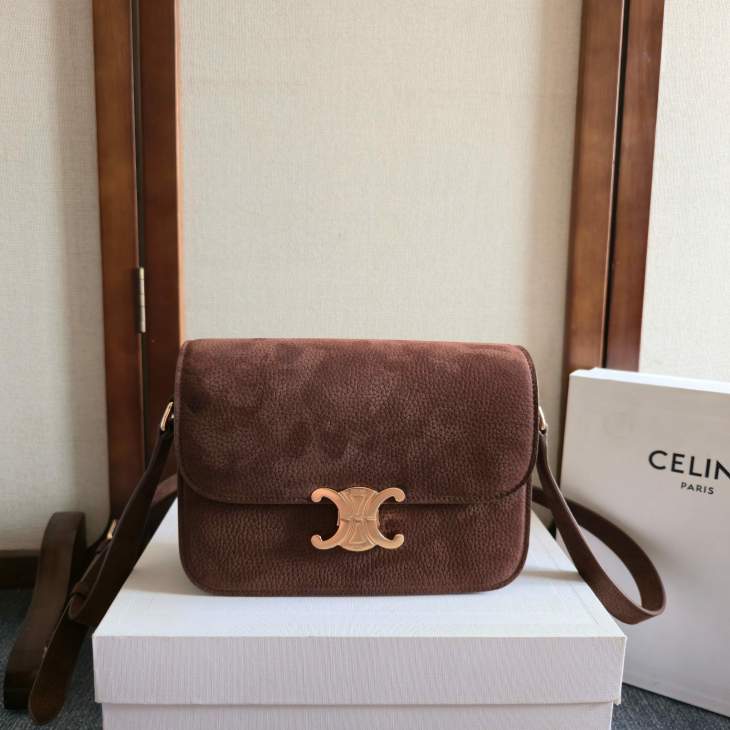 Picture of Celine Handbags _SKUfw225667532fw